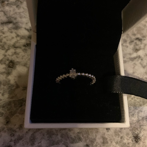 Delicate sterling silver ring - Picture 2 of 5